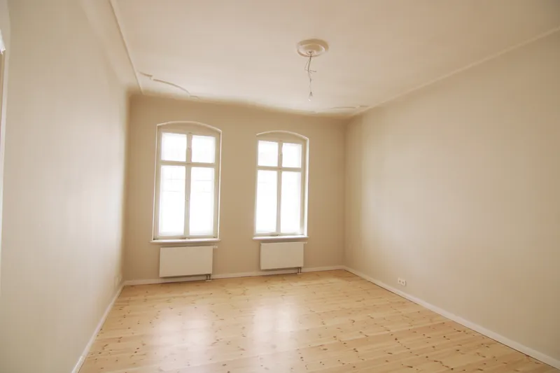 Erstbezug nach Totalmodernisierung: Helles 4.OG mit Aufzug, Altbauwohnung mit tollem Ambiente! — photo 1